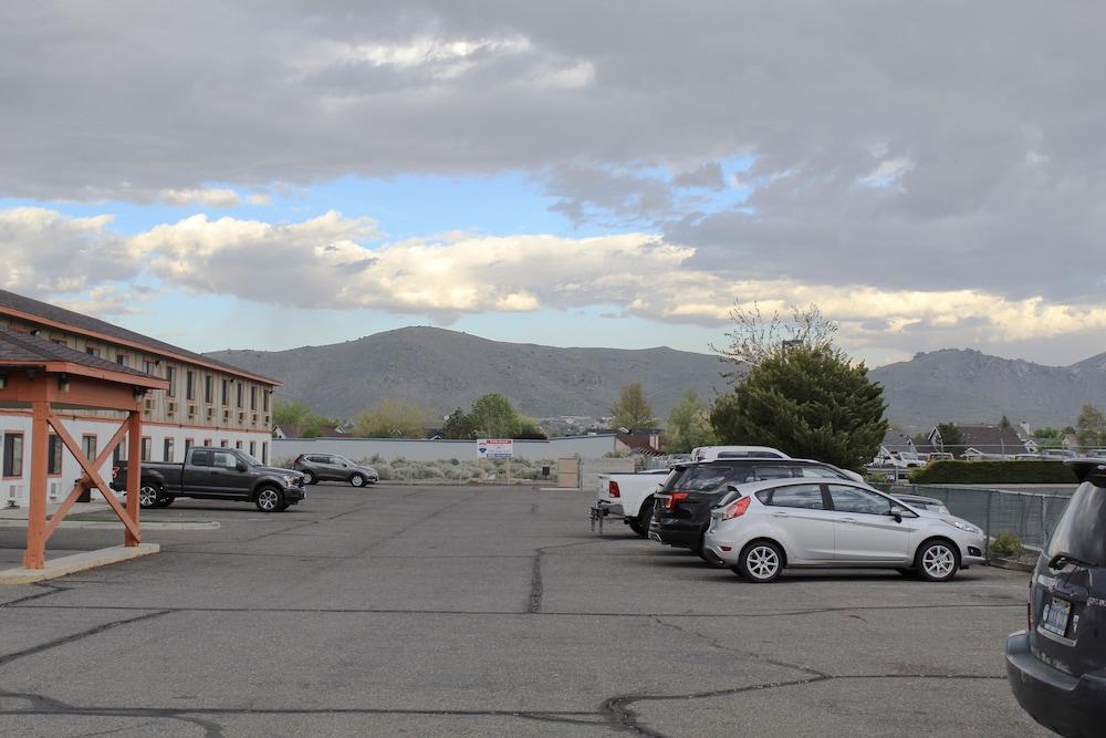 Super 8 By Wyndham Carson City Lake Tahoe Exterior photo