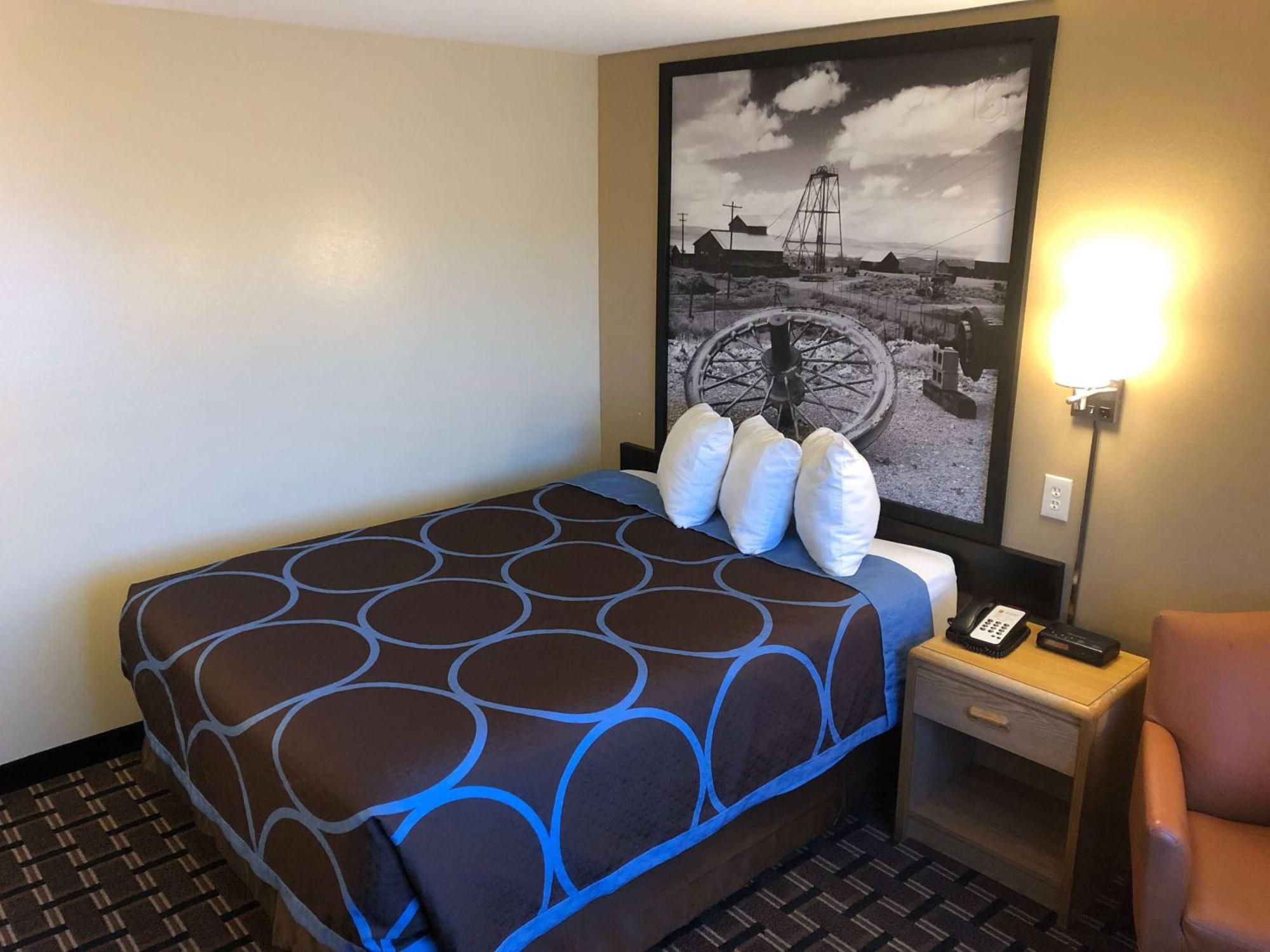 Super 8 By Wyndham Carson City Lake Tahoe Exterior photo